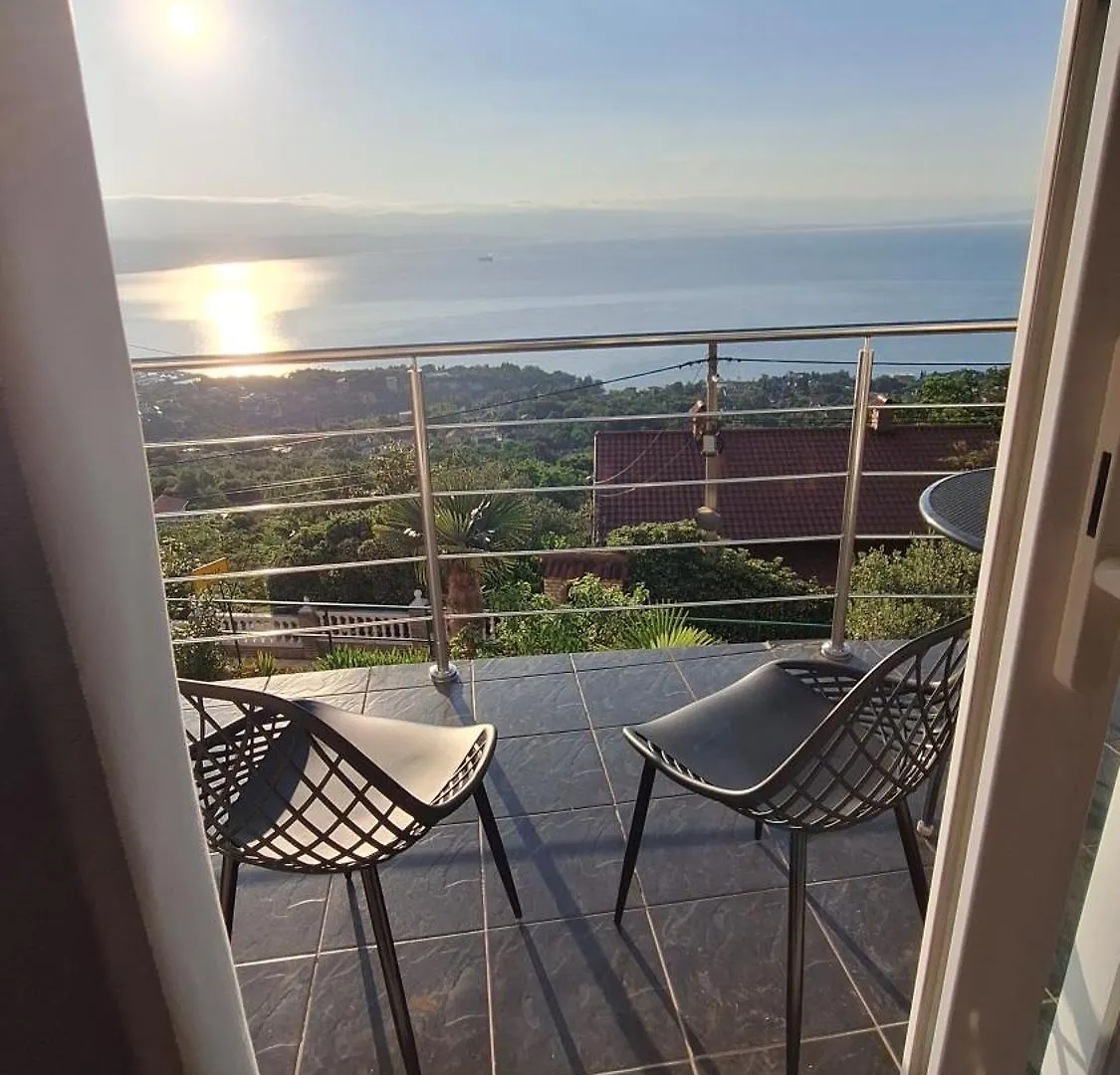 Ferienwohnung mit 180° Meerblick  Dobreć Apartment