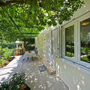 https://girica-apartments.hotelinzadar.com